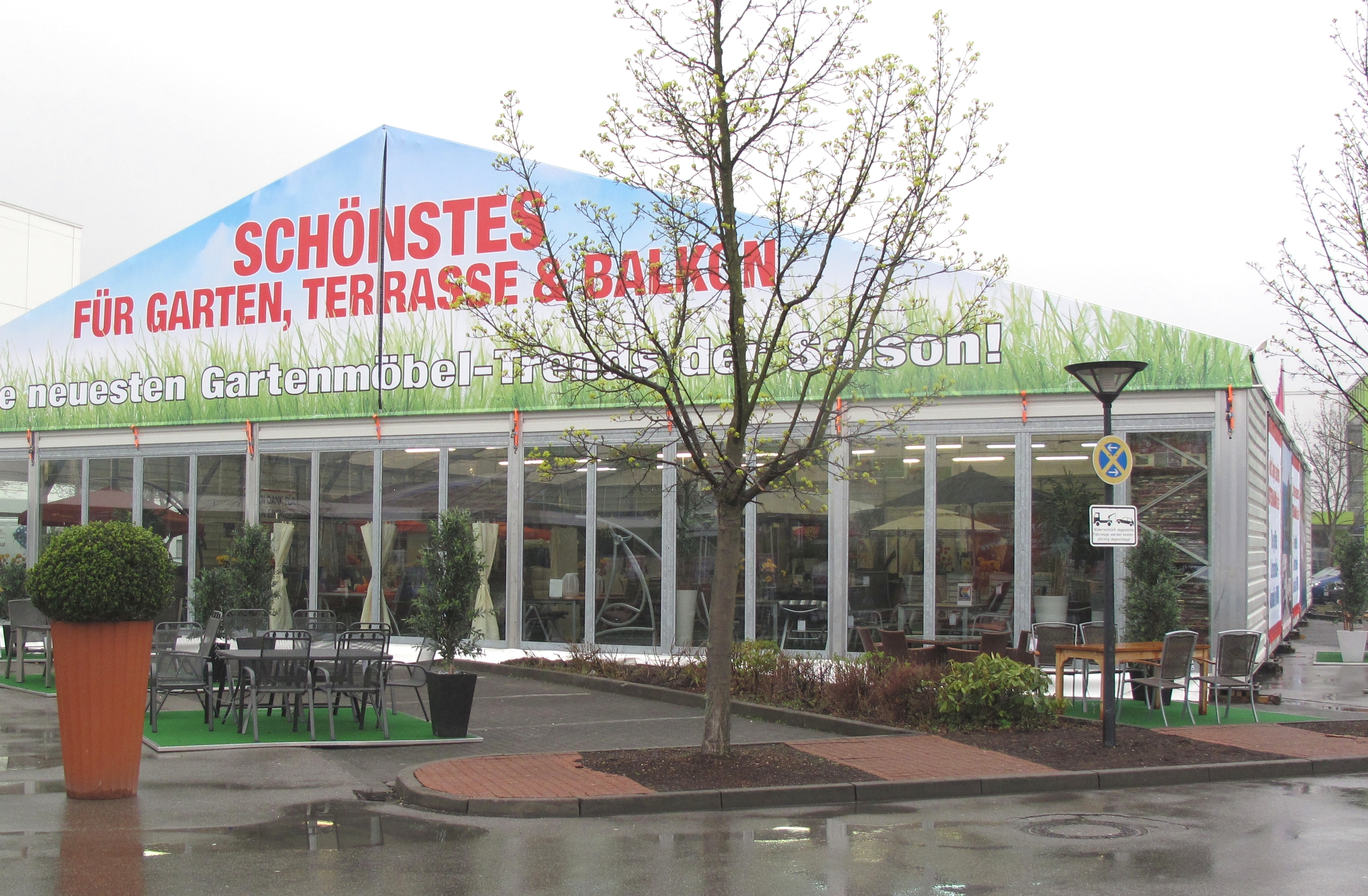 Verkaufshalle von außen